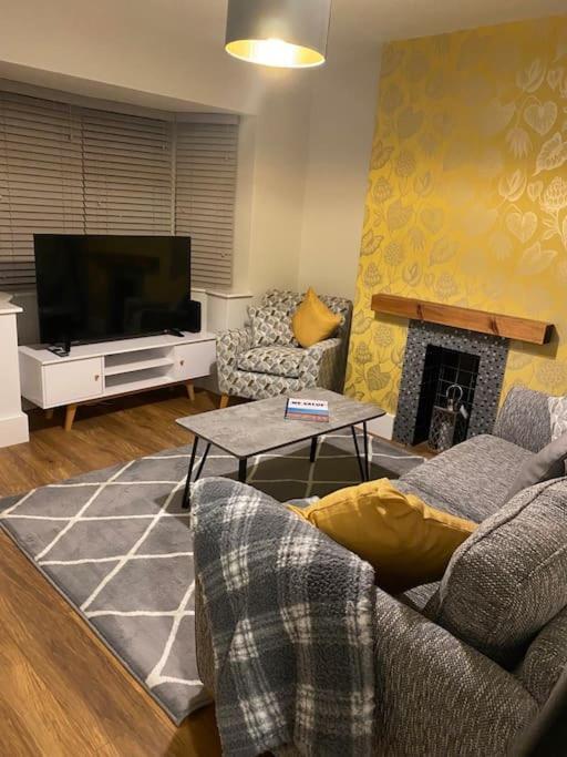 Cheerful 2 Bedroom With Parking *