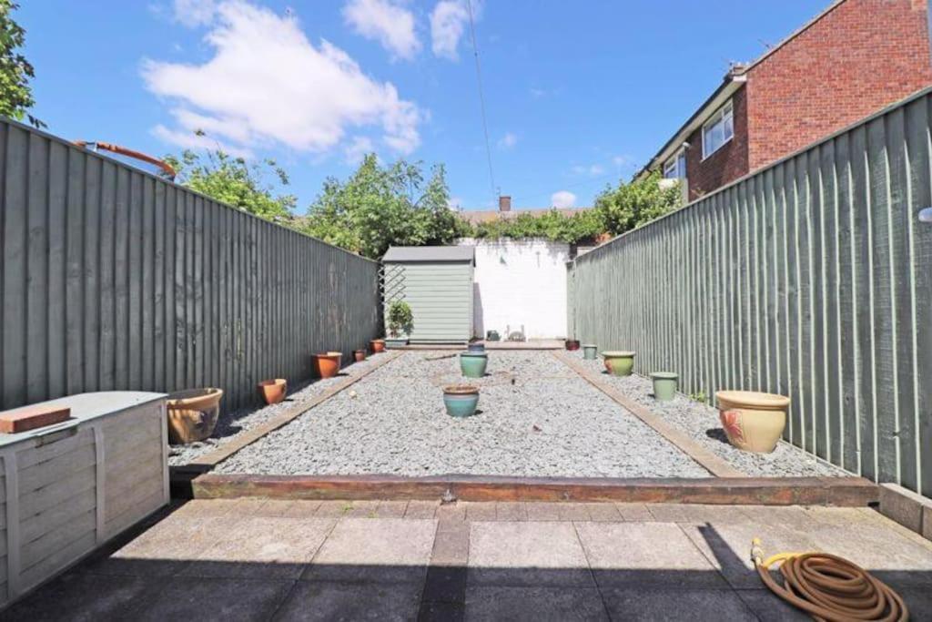 Cheerful 2 Bedroom With Parking