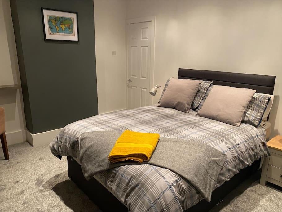 Holiday home Cheerful 2 Bedroom With Parking *