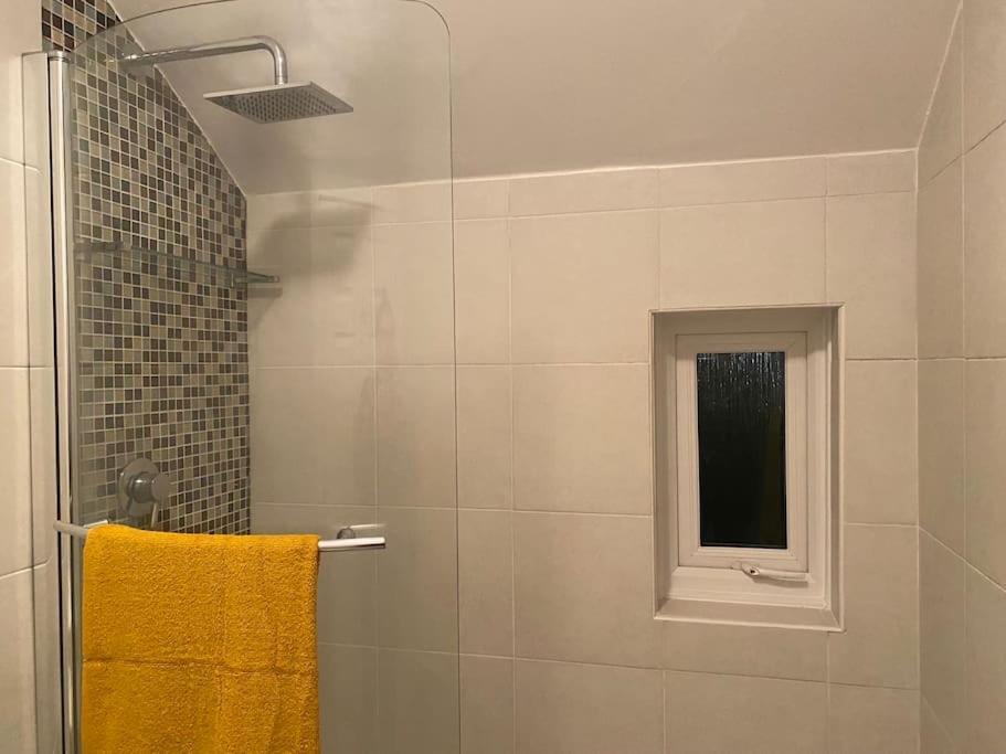 Cheerful 2 Bedroom With Parking *