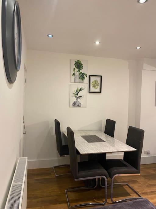 Cheerful 2 Bedroom With Parking Holiday home