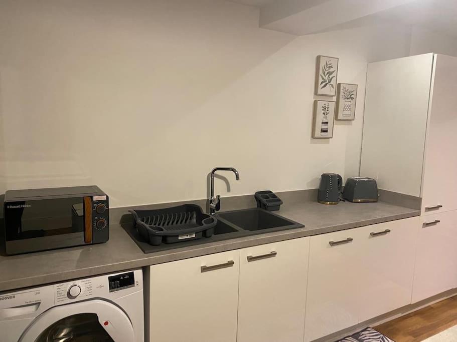Cheerful 2 Bedroom With Parking