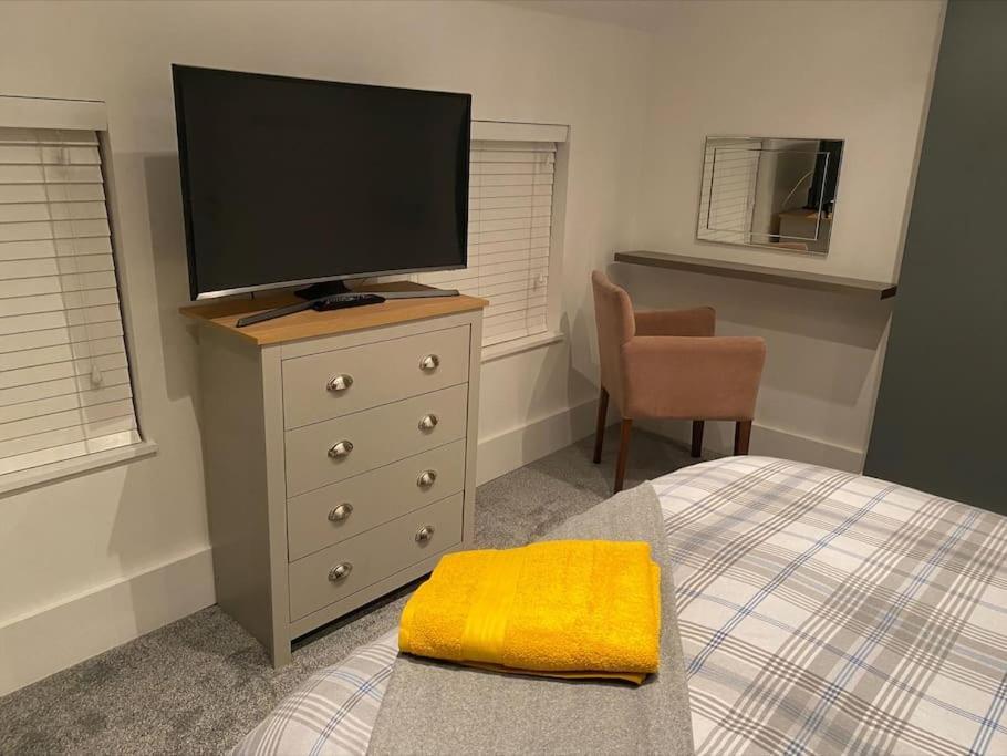 Holiday home Cheerful 2 Bedroom With Parking *
